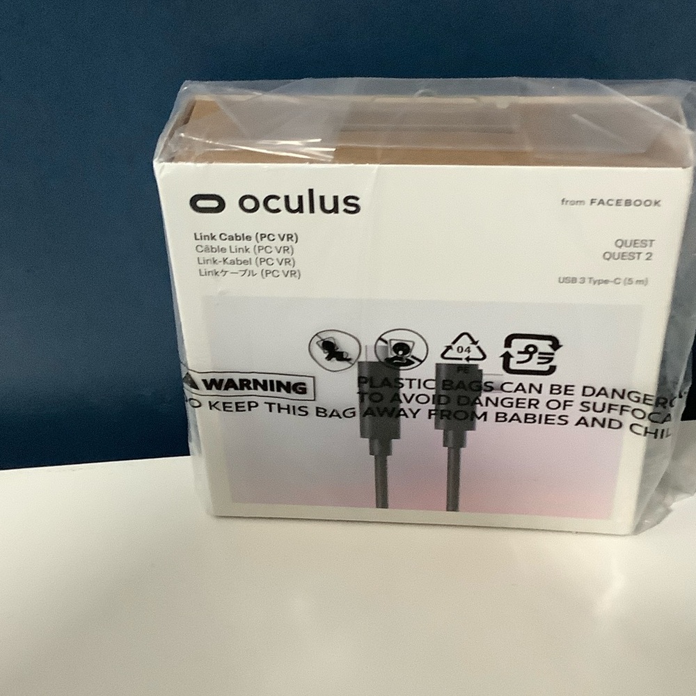 Oculus Link Cable Box with White and Pink Gradient
